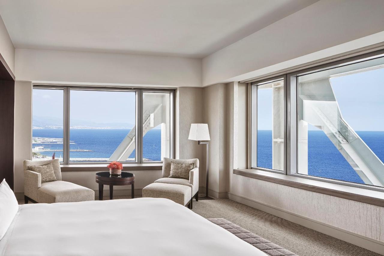 Hotel Arts Barcellona Esterno foto A guest room at the Ritz-Carlton, Maldives