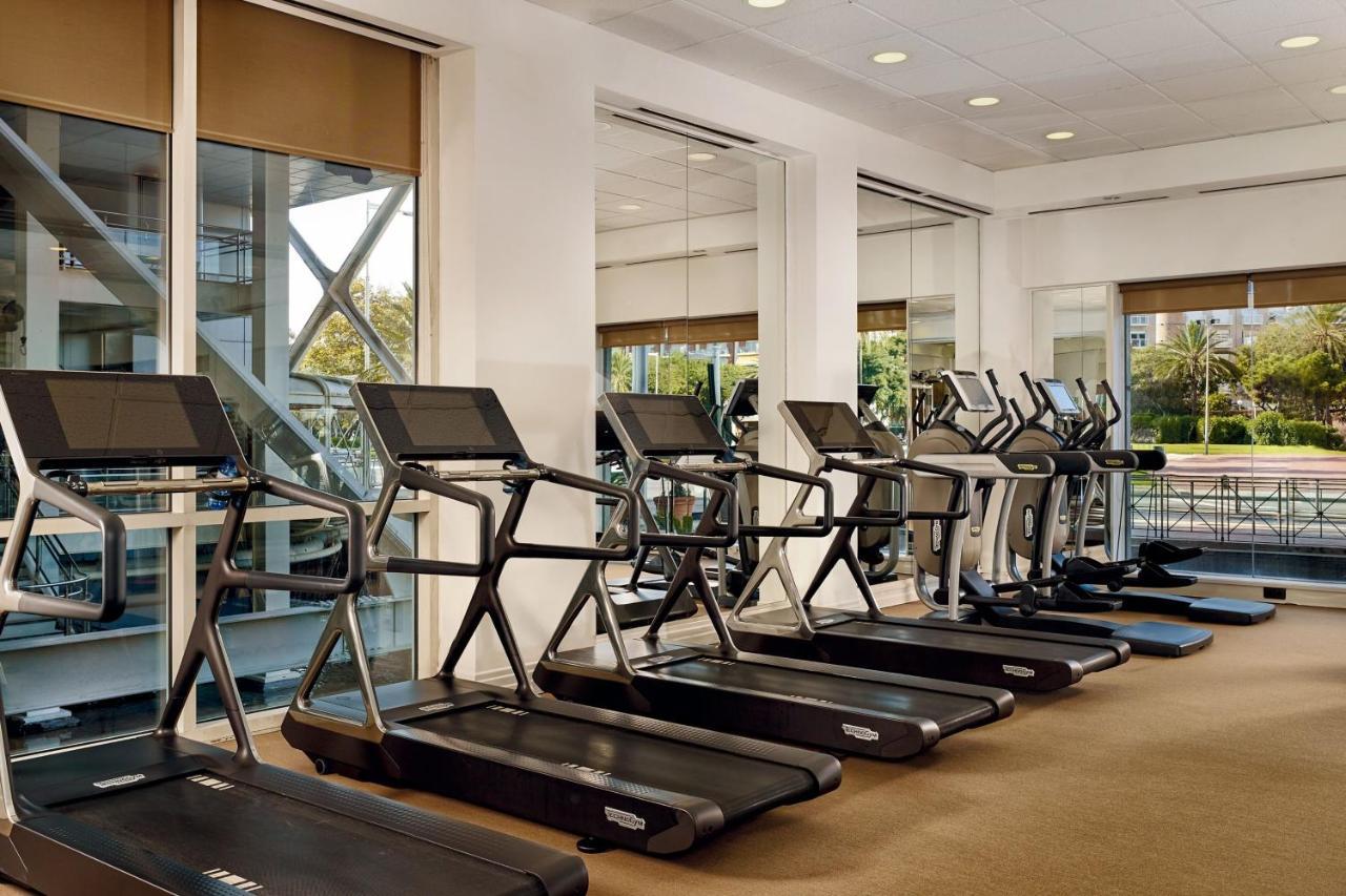 Hotel Arts Barcellona Esterno foto A row of treadmills
