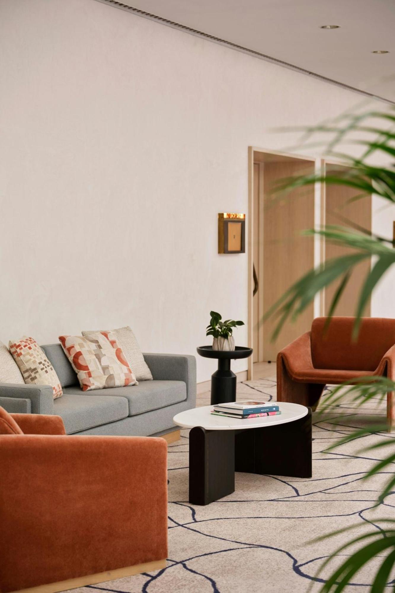 Hotel Arts Barcellona Esterno foto A living room with a sofa, armchair and coffee table